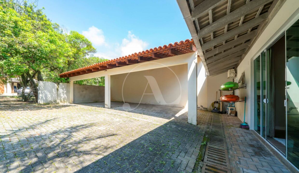 casa-beira-mar-centro-bombinhas-01757-68